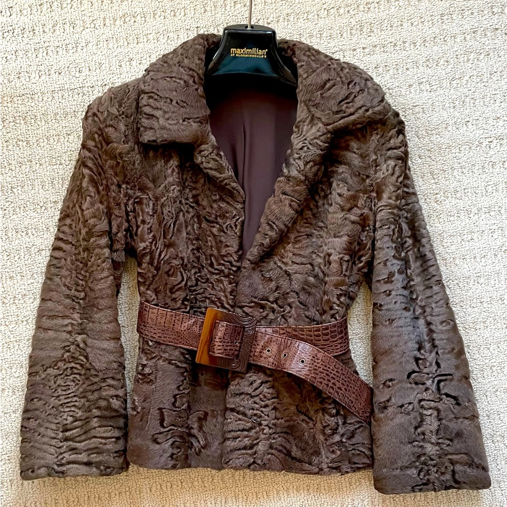 Maximilian Fur Jacket S/XS
Never Worn/No Tags
Retail $2250/Reasonable Offers